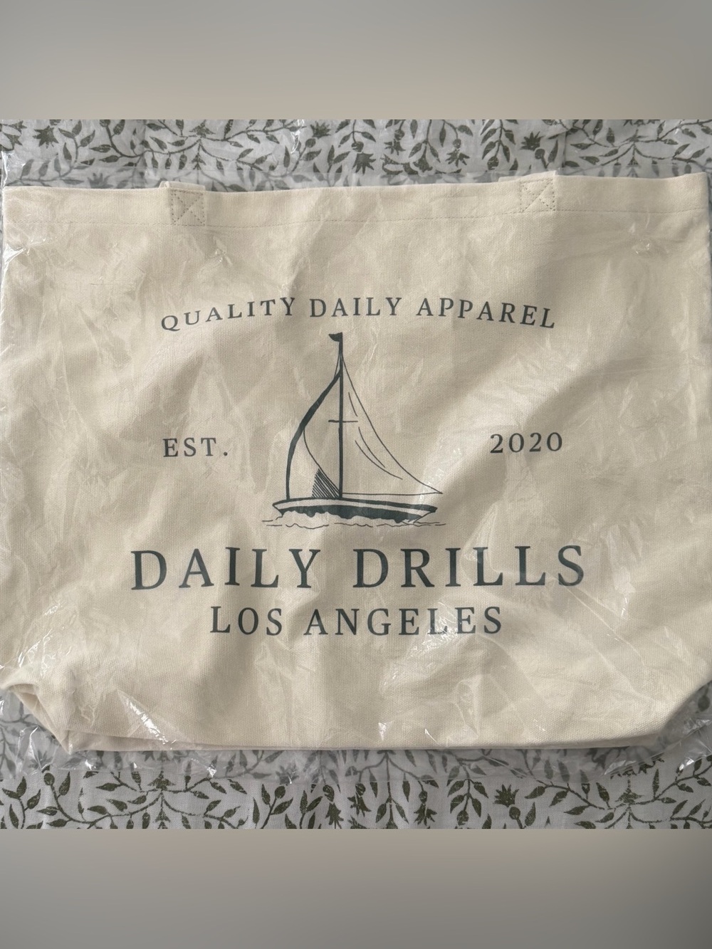 NWT Daily Drills DD Sailboat Canvas Tote Cream Green Large Beach Bag